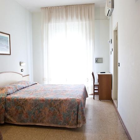 Hotel Latini Rimini Exterior photo