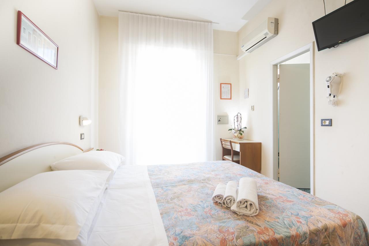 Hotel Latini Rimini Exterior photo