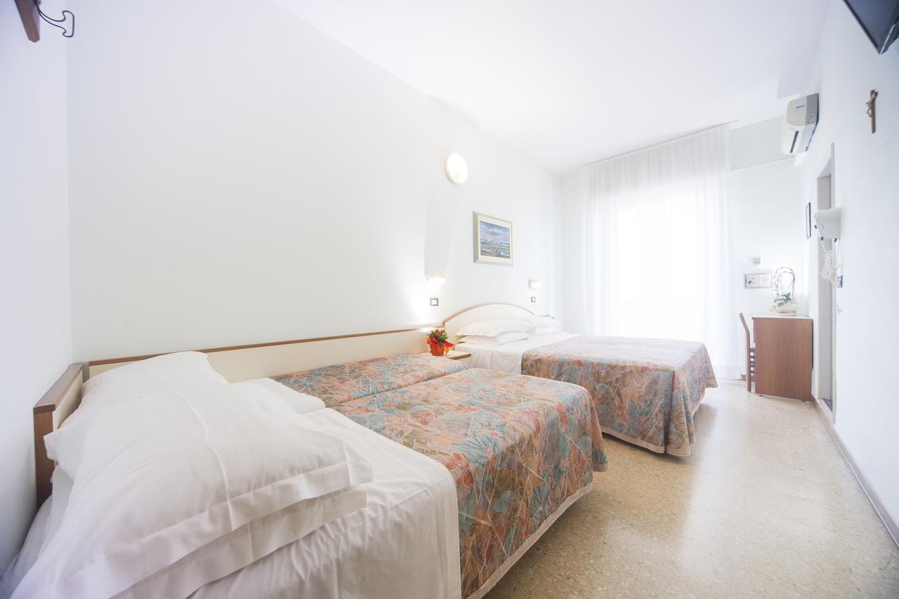 Hotel Latini Rimini Exterior photo